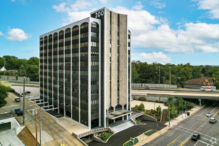 200 S Hanley Rd, Clayton, MO for sale - Building Photo - Image 1 of 1