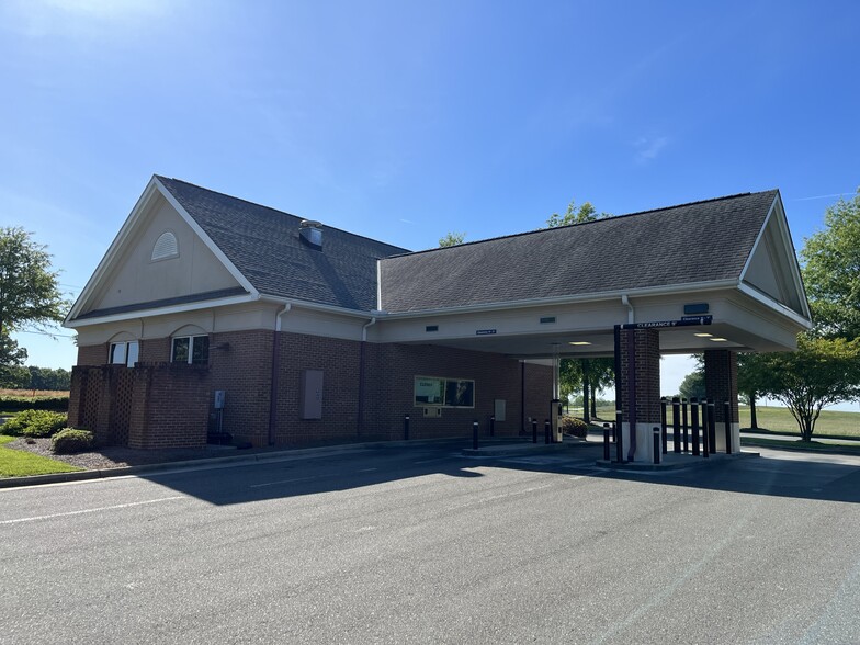 136 Twin Oaks Rd, Dobson, NC for lease - Building Photo - Image 3 of 19