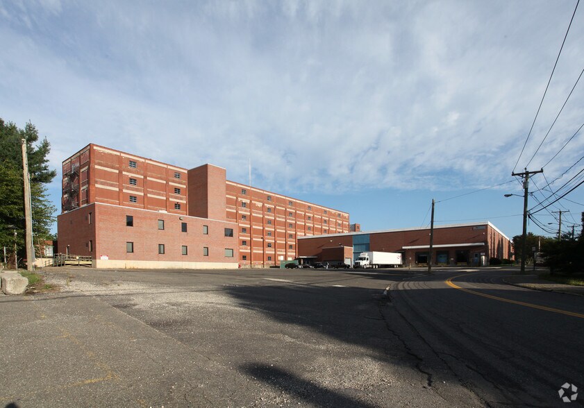 59 Field St, Torrington, CT for sale - Primary Photo - Image 1 of 1