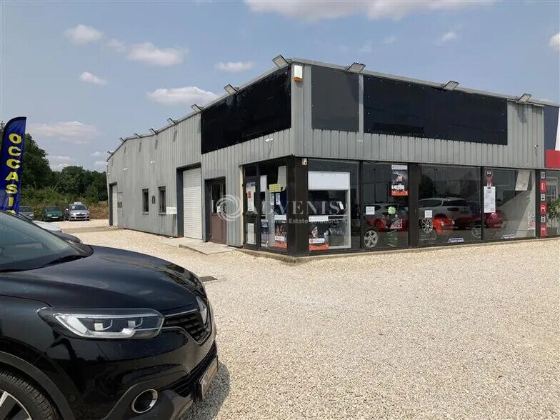 Retail in Saint-Ouen for lease - Building Photo - Image 1 of 4