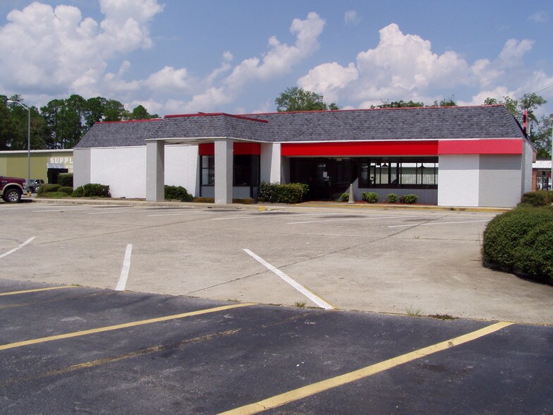 216 Main St, Glennville, GA 30427