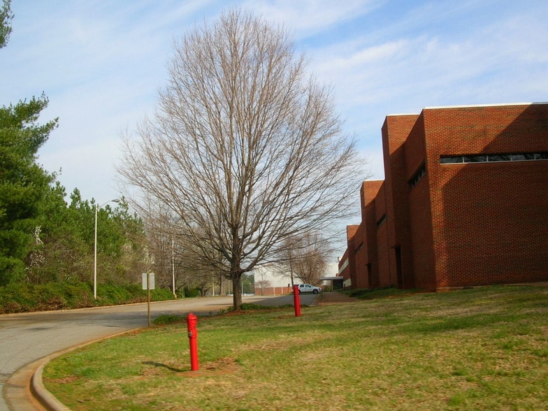 1223 Fairgrove Church Rd, Conover, NC for sale - Primary Photo - Image 1 of 1