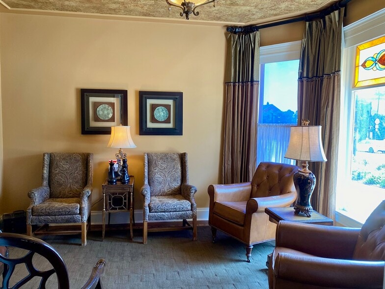 204 W Main St, Barrington, IL for sale - Building Photo - Image 3 of 10