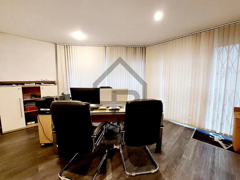 Office in Paris for lease - Interior Photo - Image 2 of 5