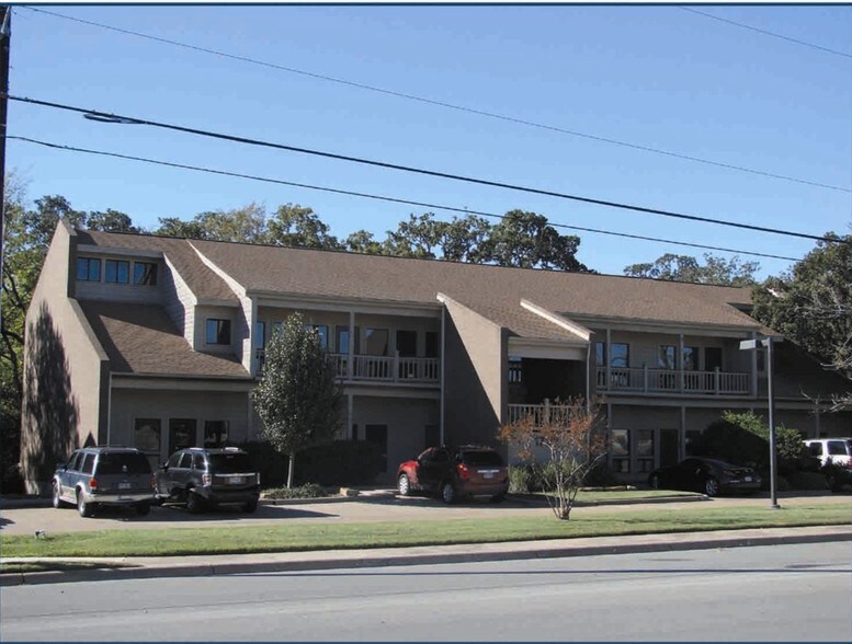 1722 Broadmoor Dr, Bryan, TX for sale - Primary Photo - Image 1 of 1