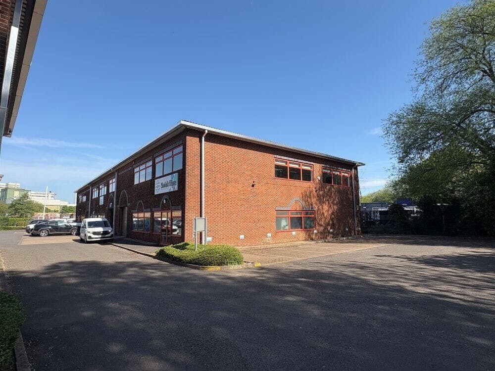 3 Canada Close, Banbury for lease Building Photo- Image 1 of 13
