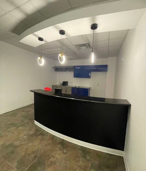 7075 Kingspointe Pky, Orlando, FL for sale - Building Photo - Image 2 of 36