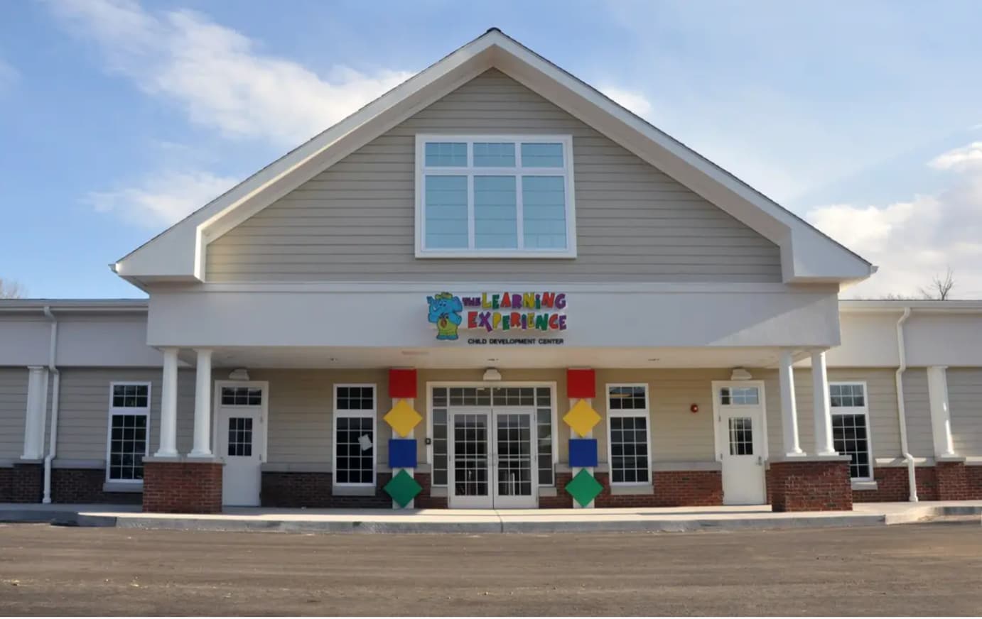 266-276 S Main St, Newtown, CT for lease Interior Photo- Image 1 of 2