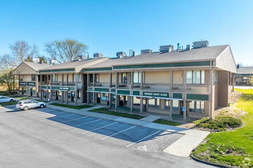 7501-7611 Douglas Ave, Urbandale, IA for lease - Building Photo - Image 3 of 9