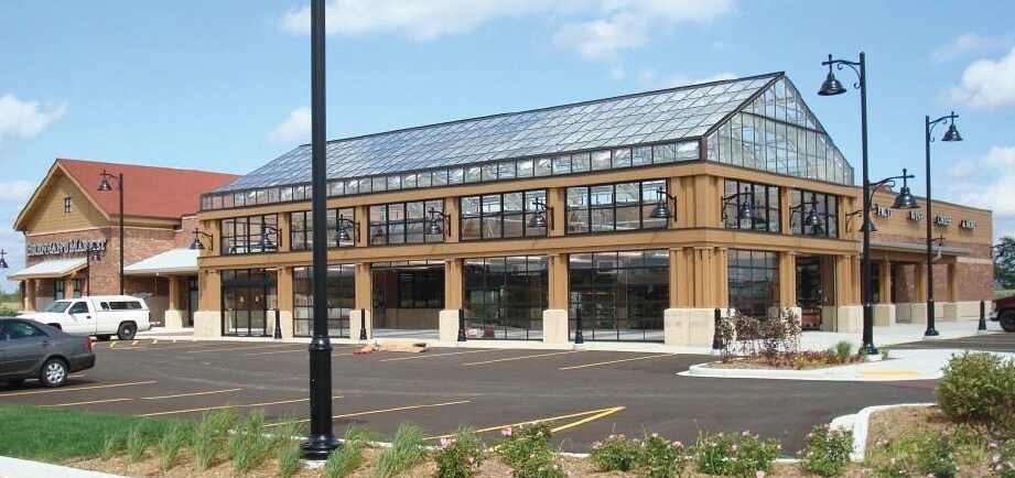 1670 Old School House Rd, Oconomowoc, WI for sale Primary Photo- Image 1 of 1