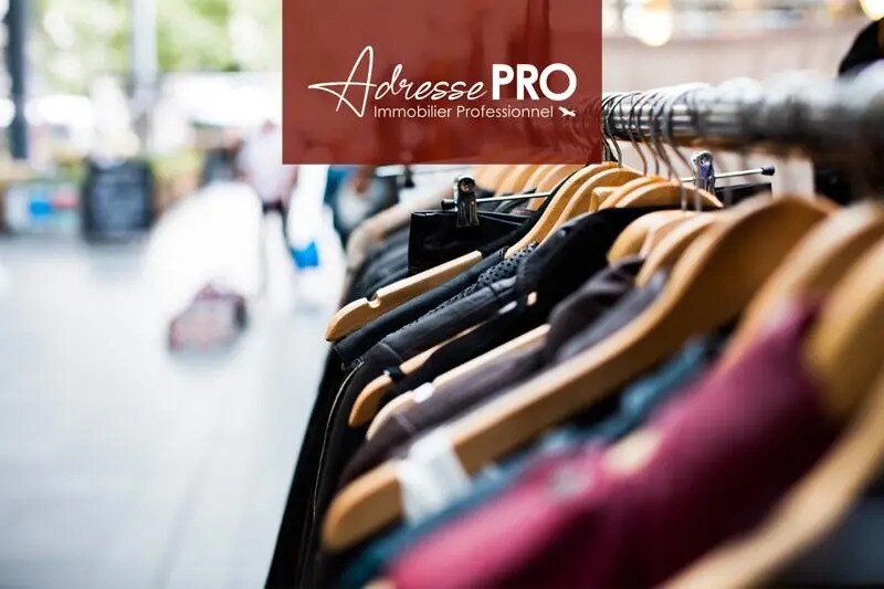 Retail in Arcachon for lease - Building Photo - Image 1 of 3