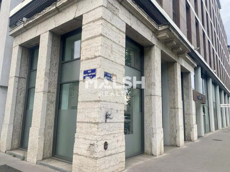 Office in Lyon for lease - Building Photo - Image 2 of 8