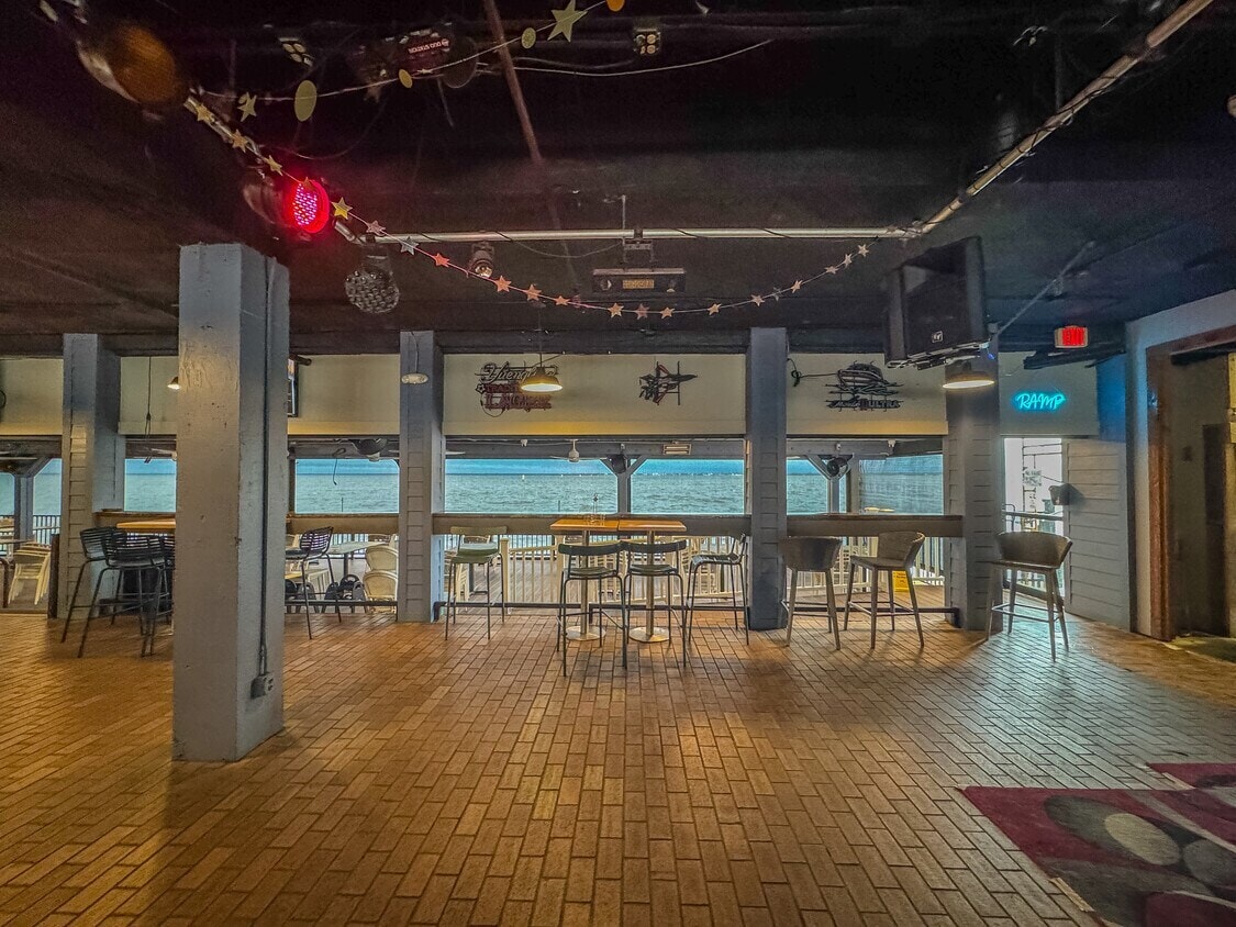 1200 W Retta Esplanade, Punta Gorda, FL for lease Interior Photo- Image 1 of 8