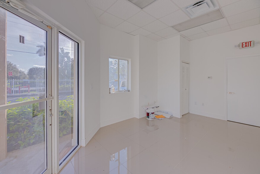 3300 NW 112th Ave, Miami, FL for lease - Building Photo - Image 3 of 14