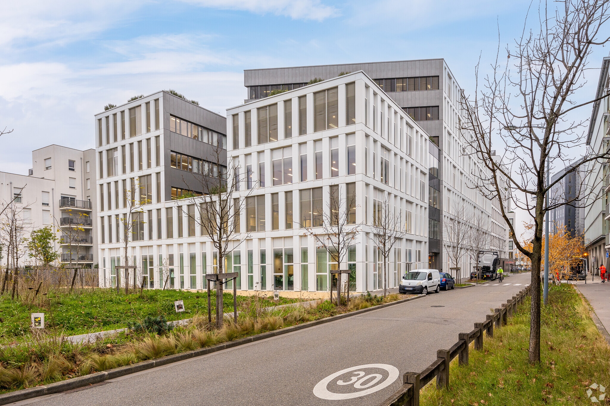 4 Rue Maurice Moissonnier, Vaulx-en-Velin for lease Building Photo- Image 1 of 7