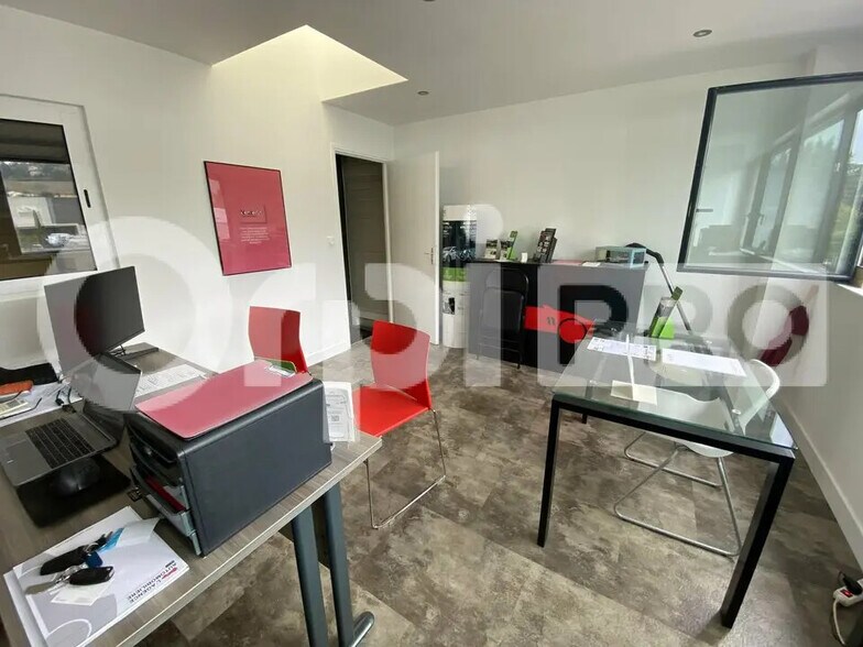Flex in Limas for sale - Interior Photo - Image 2 of 3
