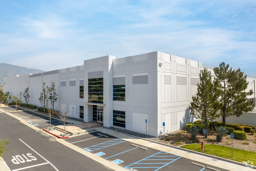 5690 Industrial Pky, San Bernardino, CA for lease - Building Photo - Image 1 of 7