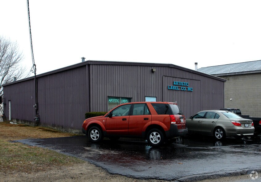 60 Gilbane St, Warwick, RI for sale - Primary Photo - Image 1 of 1