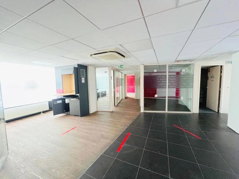 Office in Marly-le-Roi for sale - Interior Photo - Image 2 of 9