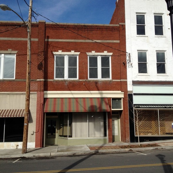 143 N Wayne Ave, Waynesboro, VA for sale - Building Photo - Image 1 of 1