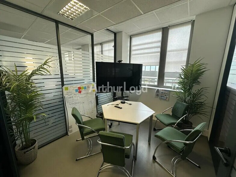Office in Bezannes for lease - Interior Photo - Image 2 of 7