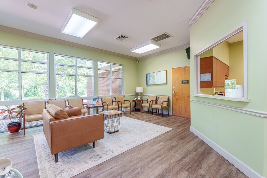 727 Cox Creek Pky, Florence, AL for sale - Building Photo - Image 3 of 51