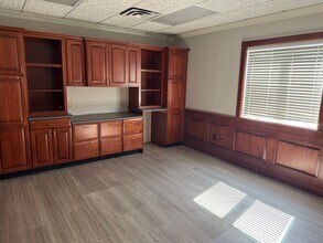 951 Maxwell Ave, Evansville, IN for sale Interior Photo- Image 2 of 2