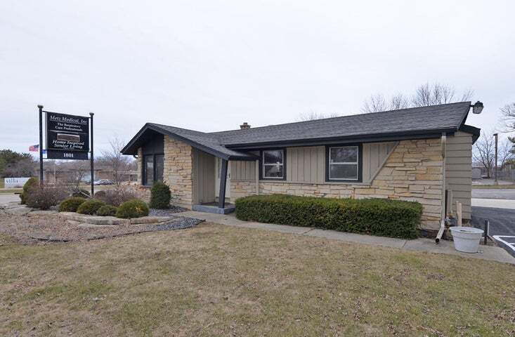 1801 S Green Bay Rd, Racine, WI for sale - Building Photo - Image 1 of 1