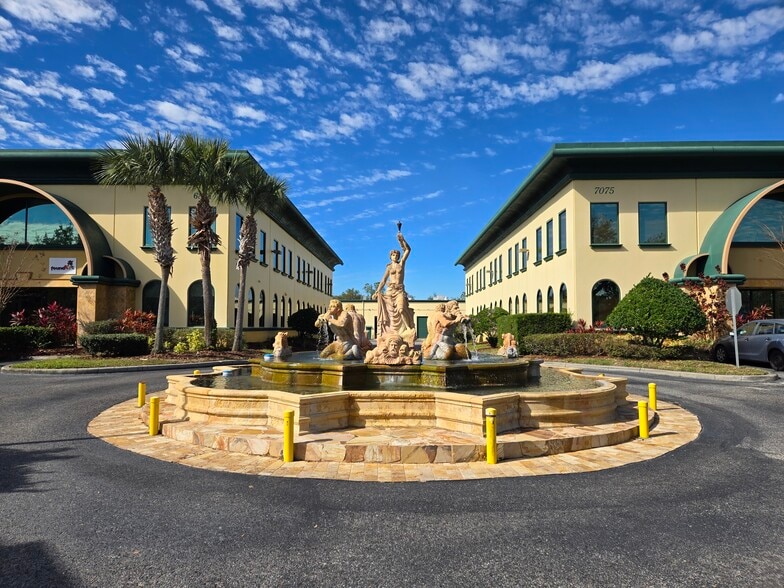 6881 Kingspointe Pky, Orlando, FL for lease - Building Photo - Image 1 of 18