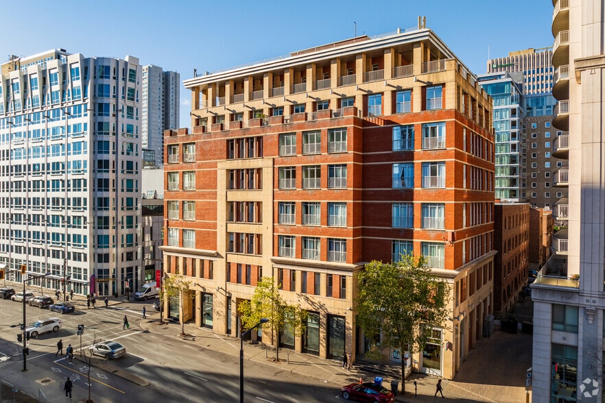 2015 Rue de la Montagne, Montréal, QC for sale - Primary Photo - Image 1 of 1