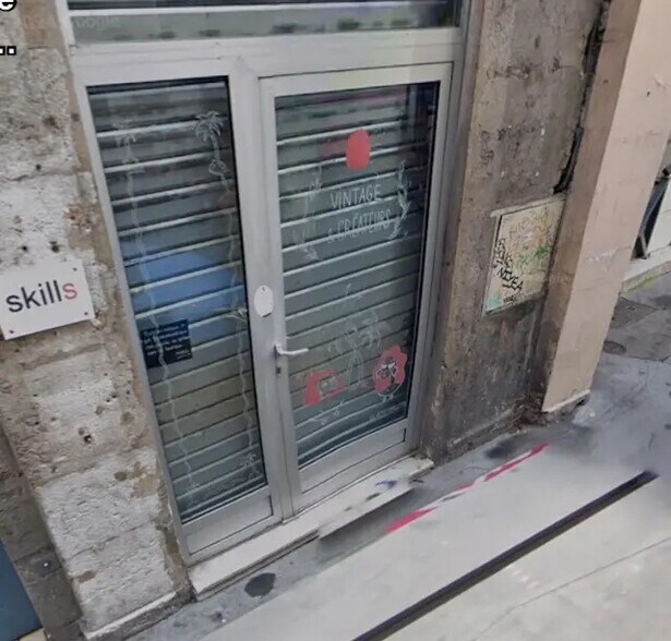 Retail in Lyon for lease - Building Photo - Image 2 of 3