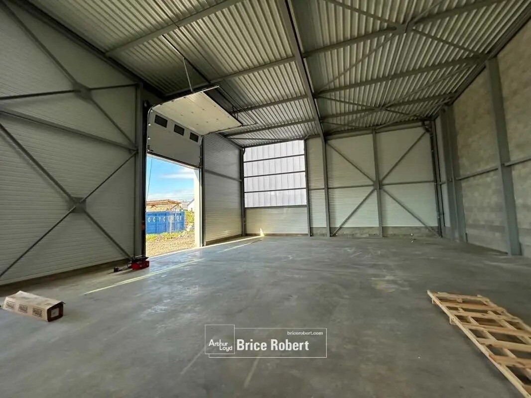 Pierre-Bénite, RHO 69310 - Unit A3 - - Interior Photo - Image 1 of 3