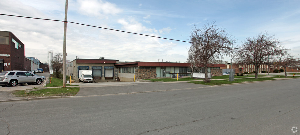 68 Railside Rd, Toronto, ON for lease - Primary Photo - Image 1 of 12