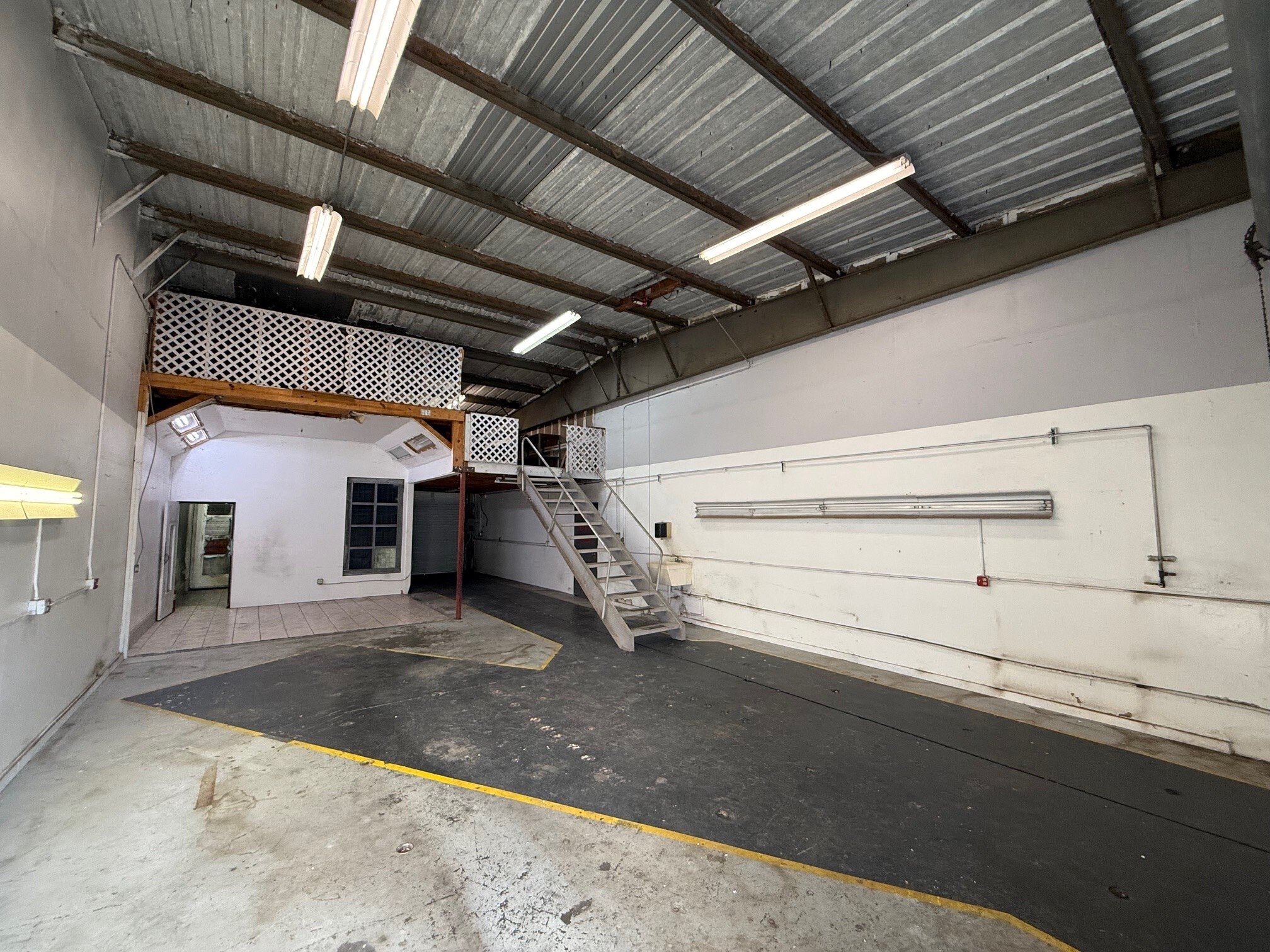 6945 Sonny Dale Dr, Melbourne, FL for lease Interior Photo- Image 1 of 6