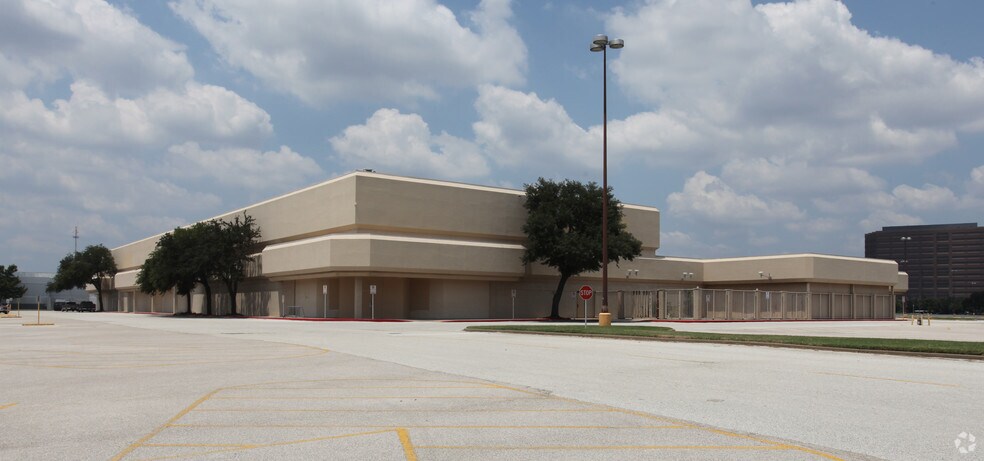 100 Greenspoint Mall, Houston, TX for sale - Primary Photo - Image 1 of 1