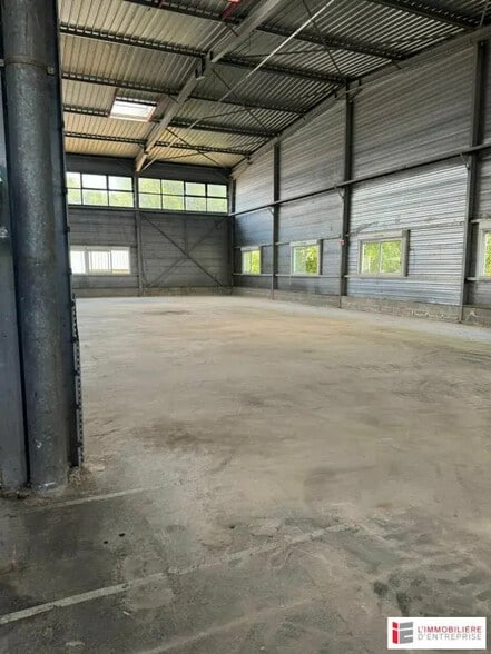Industrial in La Selle-en-Luitré for lease - Interior Photo - Image 2 of 4