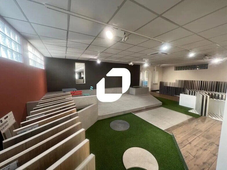 Retail in Flines-lez-Raches for sale - Interior Photo - Image 2 of 8