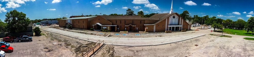 2504 44th St, Dickinson, TX for sale - Primary Photo - Image 1 of 1