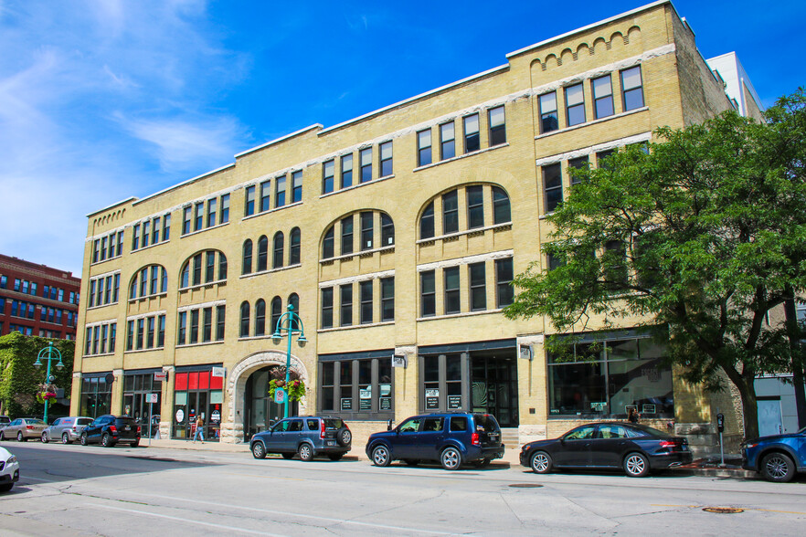 222 E Erie St, Milwaukee, WI for lease - Building Photo - Image 1 of 7