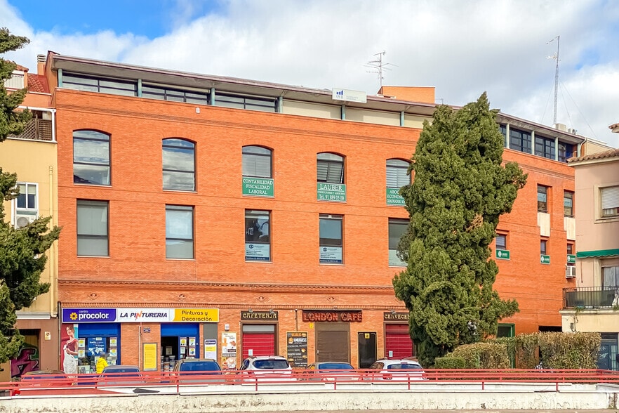 Retail in Alcalá de Henares, Madrid for lease - Building Photo - Image 2 of 3