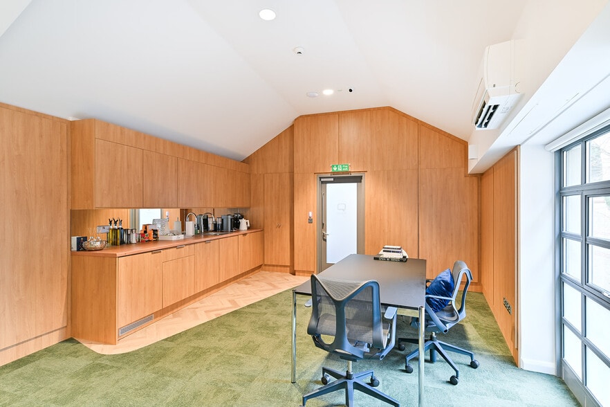 12 & 12A Argyle Walk- Tankerton Works portfolio of 2 properties for sale on LoopNet.com - Interior Photo - Image 3 of 15