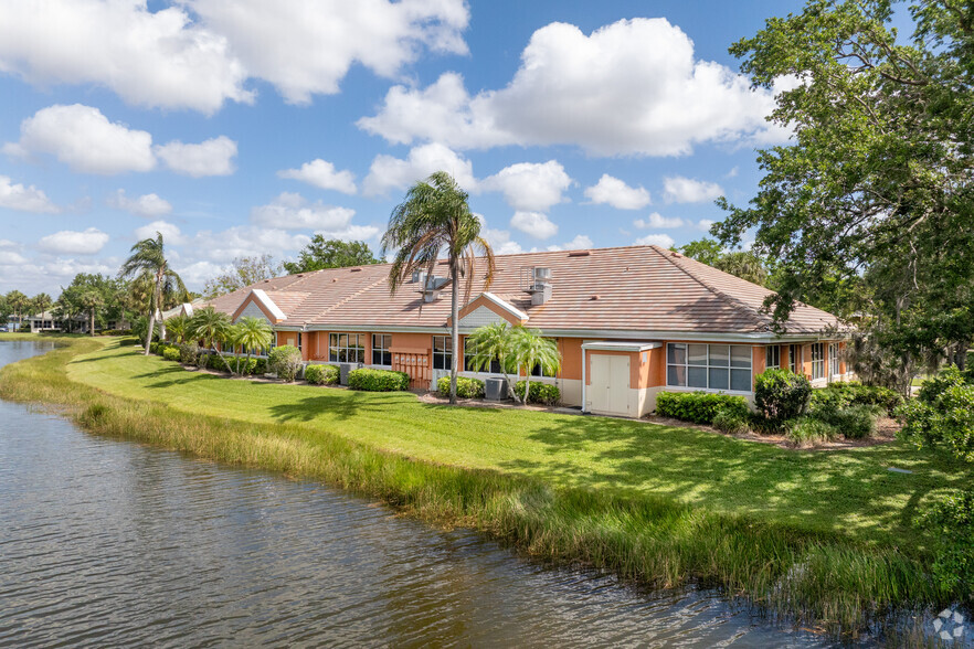 11940 Fairway Lakes Dr, Fort Myers, FL for sale - Building Photo - Image 3 of 5