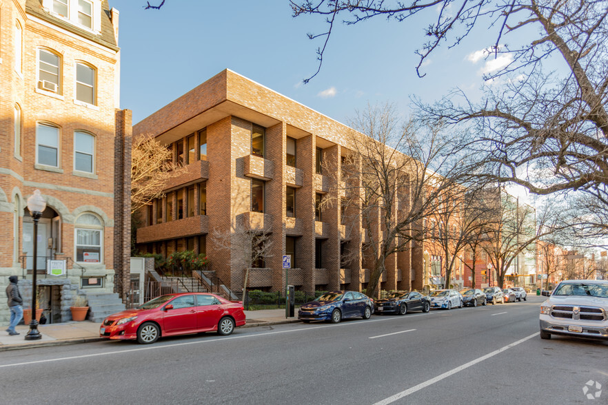 2305 N Charles St, Baltimore, MD for sale - Building Photo - Image 1 of 15