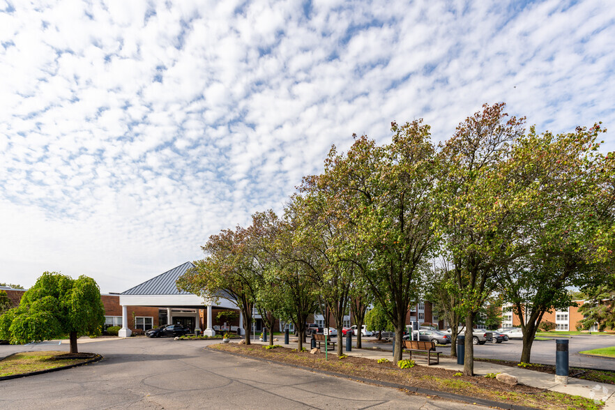 28301 Franklin Rd, Southfield, MI for sale - Building Photo - Image 3 of 27