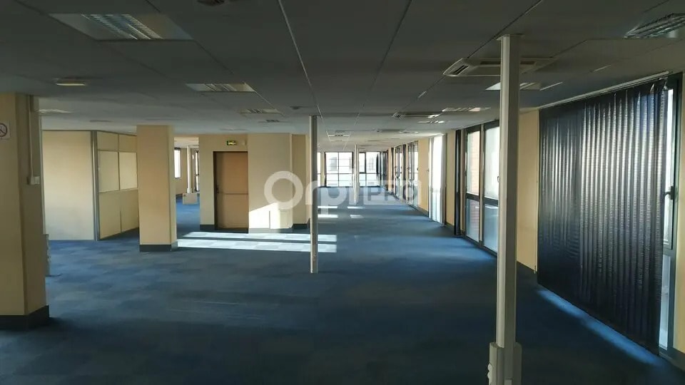 Office in Reims for lease - Interior Photo - Image 2 of 8