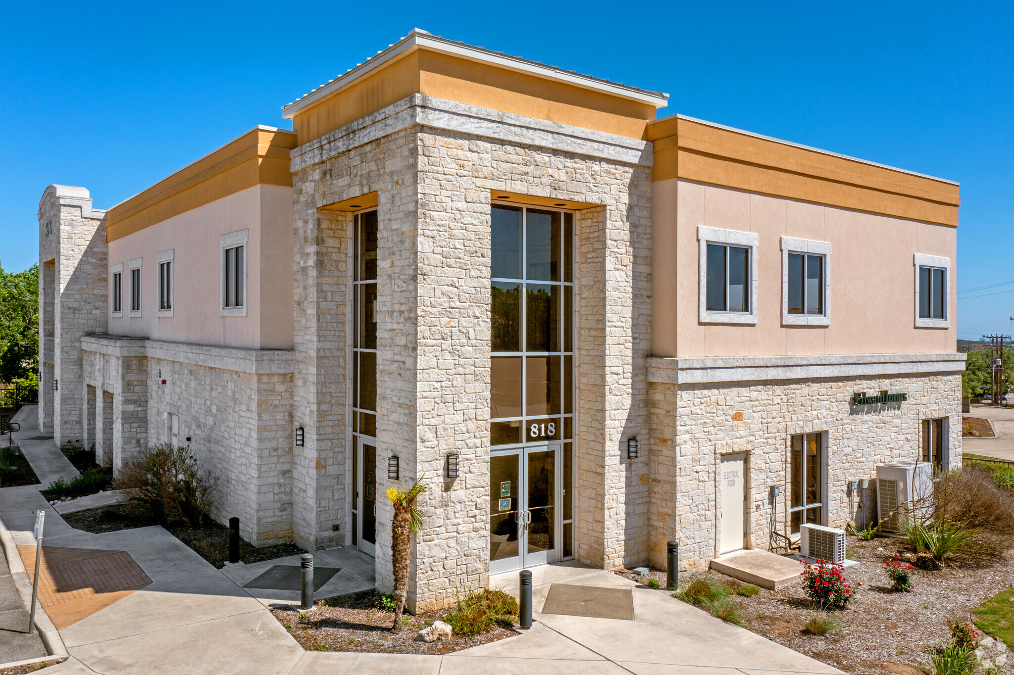 818 Knights Cross Dr, San Antonio, TX for lease Building Photo- Image 1 of 20