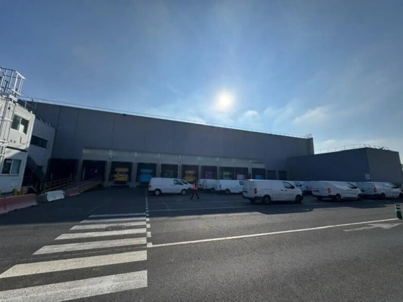 Office in Bonneuil-sur-Marne for lease - Building Photo - Image 3 of 15