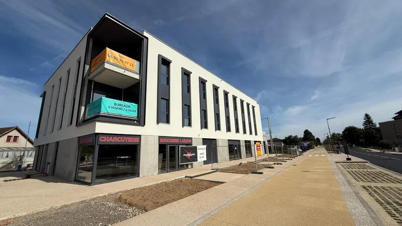 Office in Péronnas for sale Building Photo- Image 1 of 10