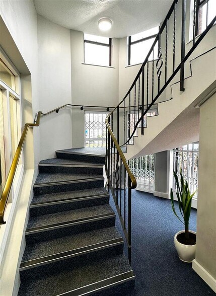 1A-1B Greenfield Cres, Birmingham for lease - Building Photo - Image 3 of 25