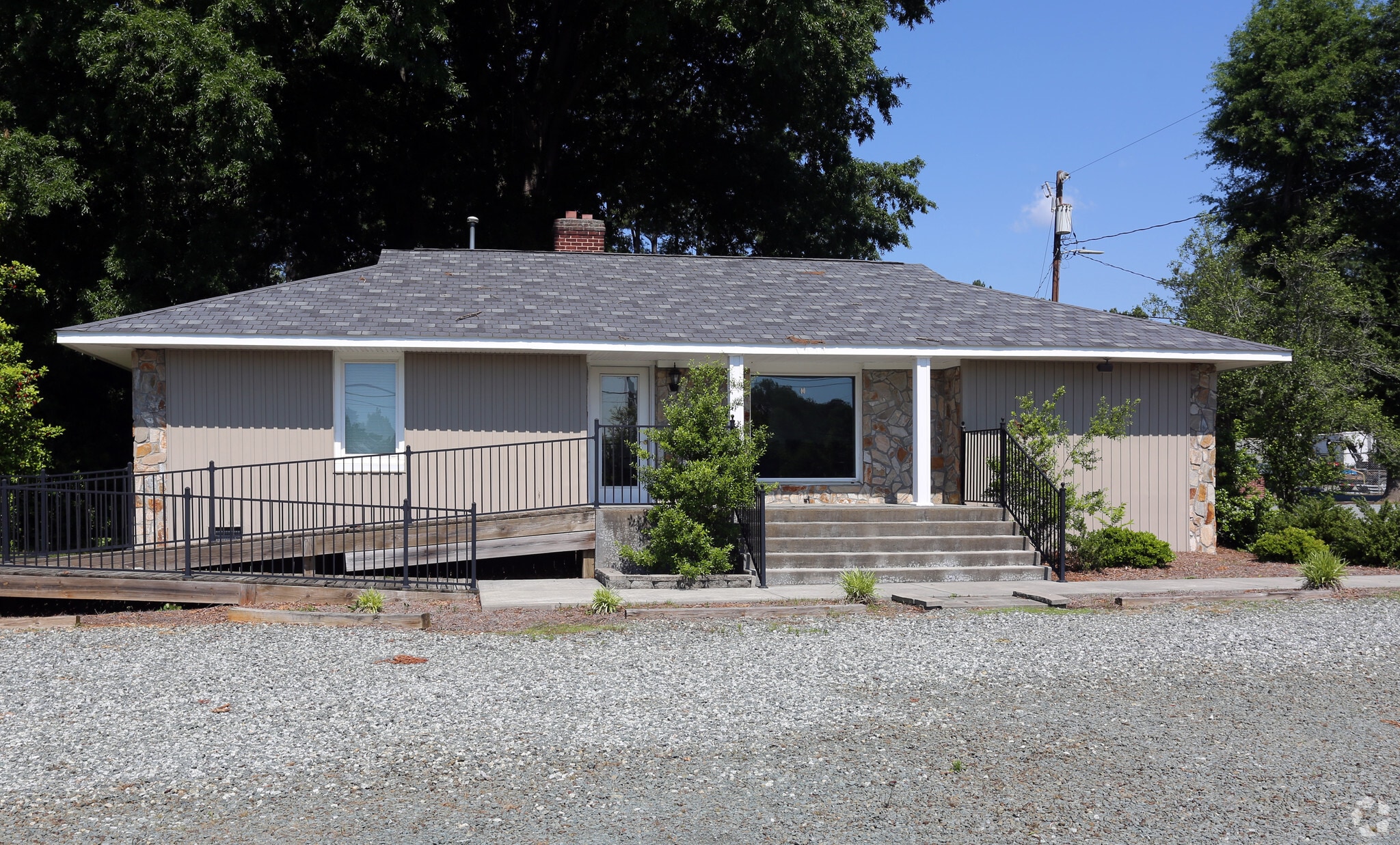 Alamance Rd portfolio of 2 properties for sale on LoopNet.com Primary Photo- Image 1 of 2